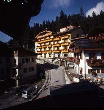 Dolomiti Hotel Cozzio Madonna Exterior foto